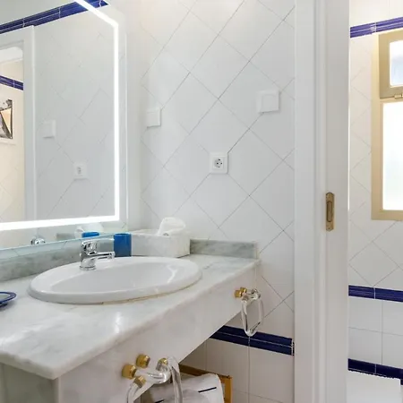 Sea View Studio I Penthouse, Beach Front Urbanization Romana Playa Elviria *